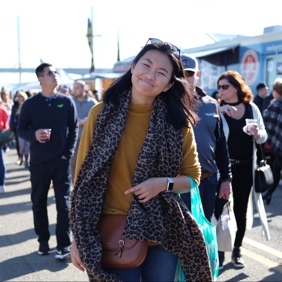 Meet your Posher, Jenny - Picture 3 of 3